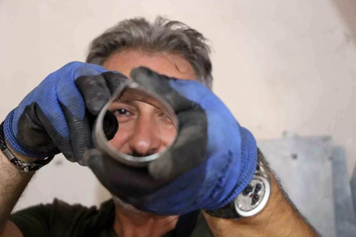 Baba mirasını devraldı: Semaver ustası yalnız başına çaba sarf ediyor.