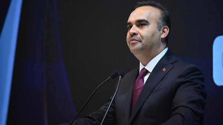 Bakan Kacır, bilim olimpiyatlarında madalya ve ödül kazanan öğrencileri tebrik etti.