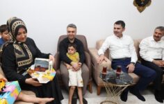 Bakan Kurum, depremzede aileyi ziyaret etti!