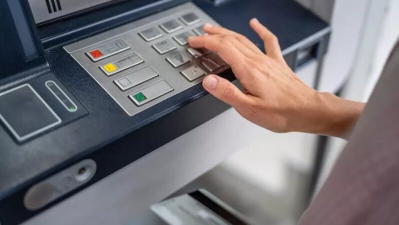 Bankalarda yeni dönem! ATM’lerde para yatırma işlemlerine ilişkin düzenleme yapıldı.