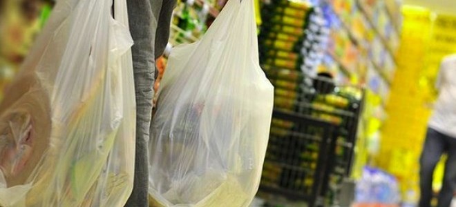 Çevrecilik gerekçesiyle kağıt ve bez çanta zorunluluğu getiren marketlere ceza geliyor