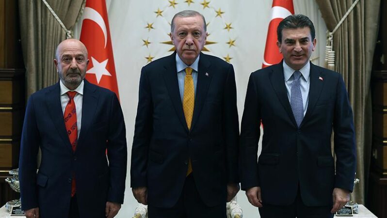 Cumhurbaşkanı Recep Tayyip Erdoğan, OYAK Yönetim Kurulu’nu ağırladı.