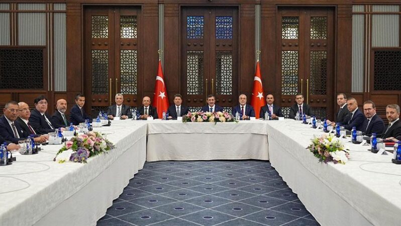Cumhurbaşkanı Yardımcısı Yılmaz, TİSK heyetini ağırladı.