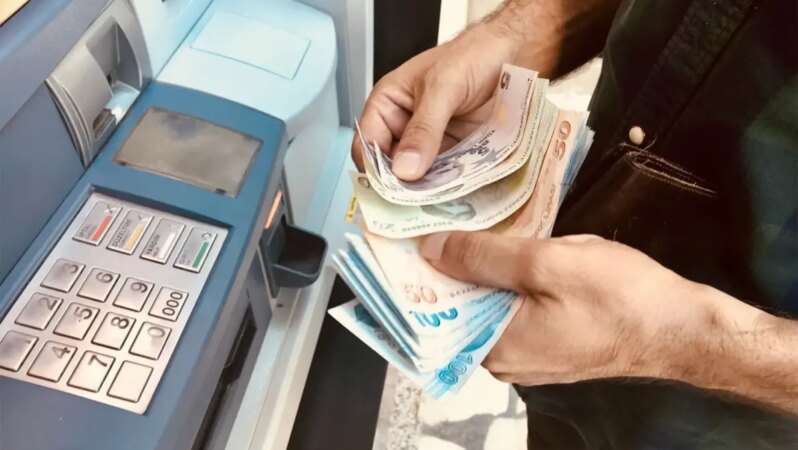Dünyanın en büyük bankası, Türkiye’deki şubelerinin dörtte birini kapatıyor.