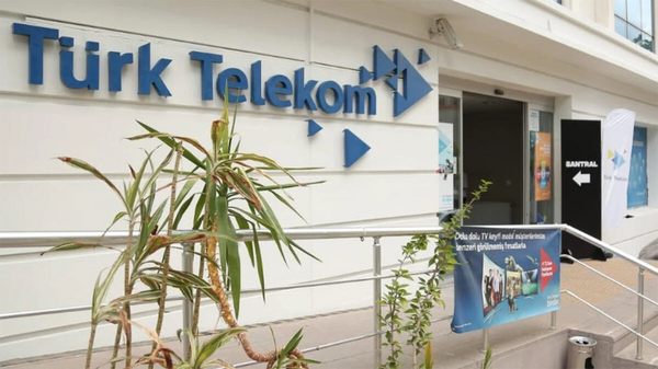 Fitch, Türk Telekom’un kredi notunu artırdı