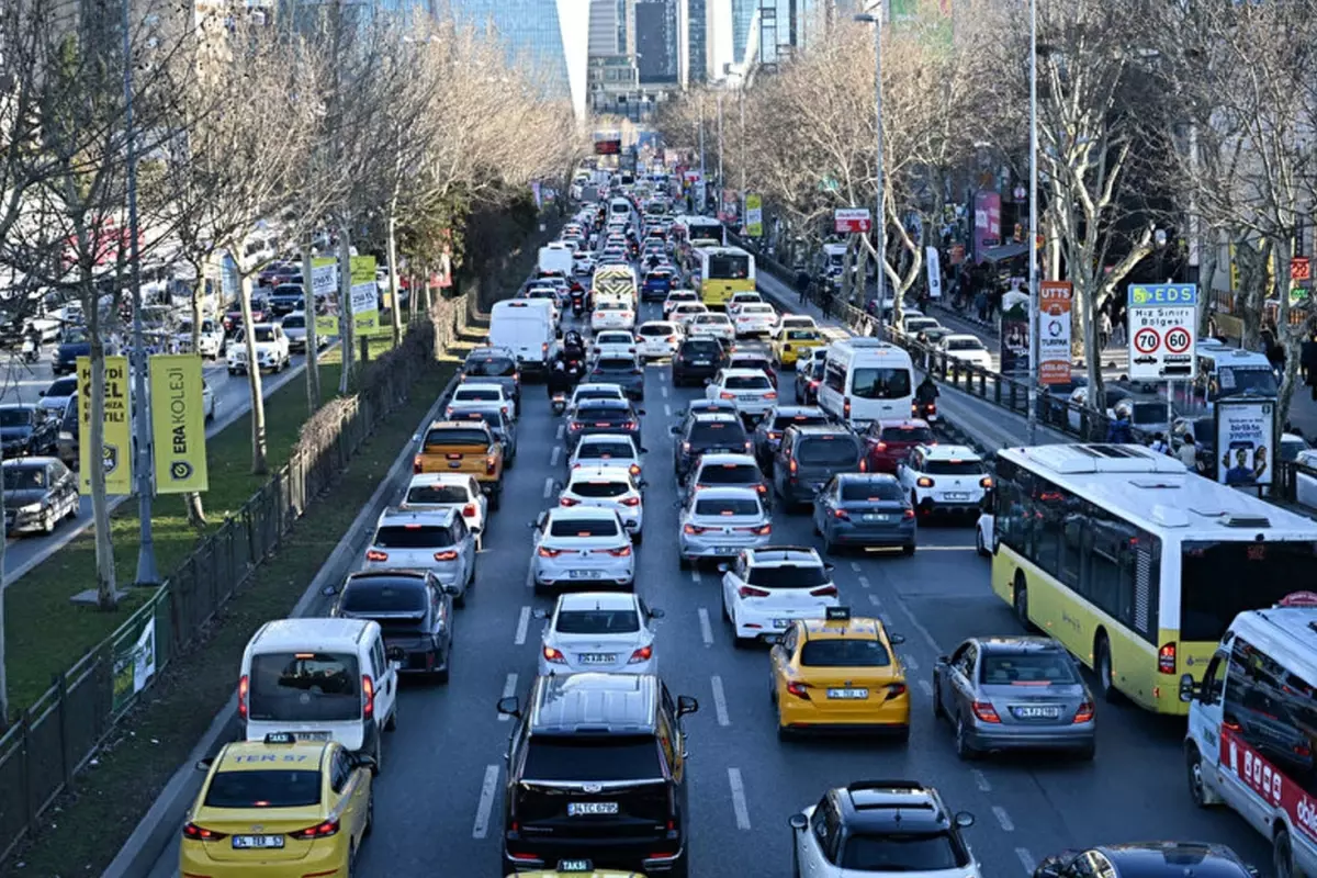 İstanbul trafiğine yeni düzenleme! Otobüsler için öncelikli yol geliyor
