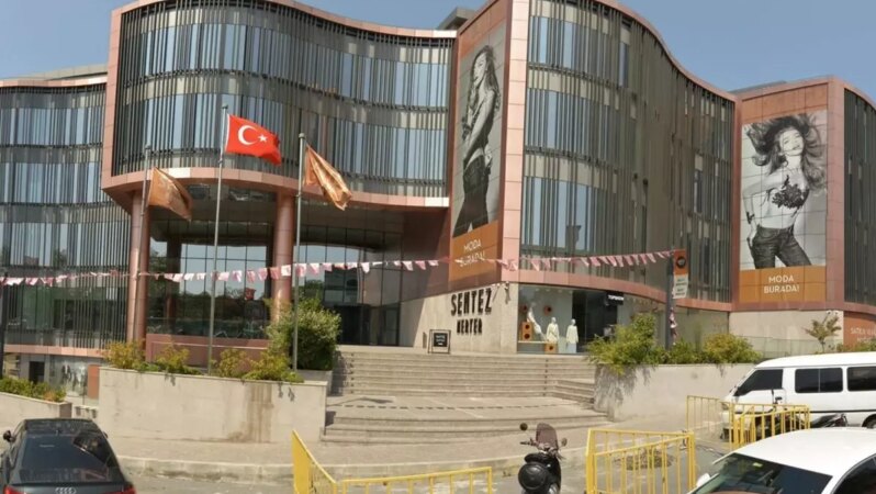 İstanbul’un büyük AVM’si krizde! Dükkanların çoğu boş kaldı.
