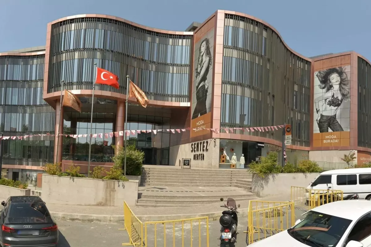 İstanbul’un büyük AVM’si krizde! Dükkanların çoğu boş kaldı.