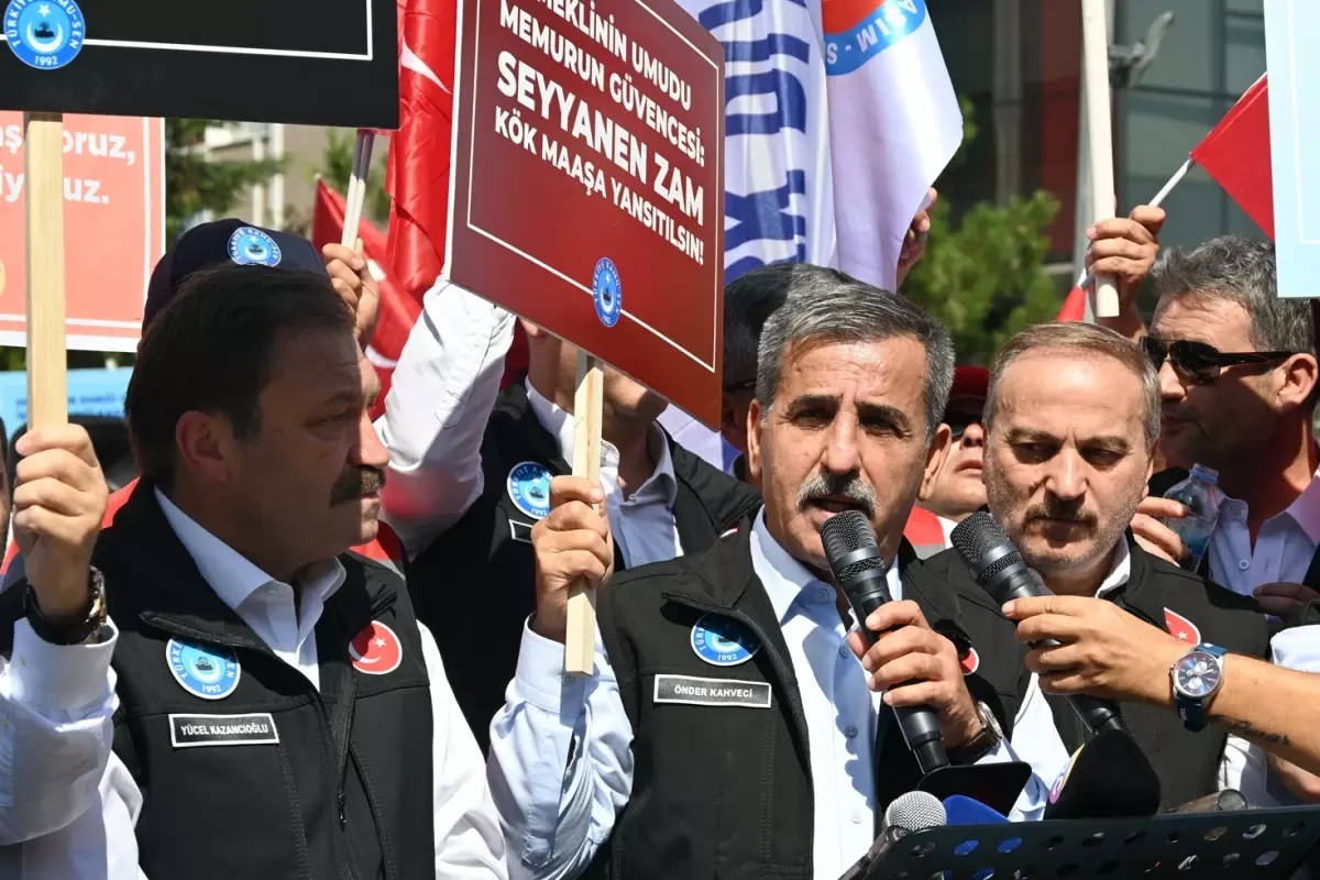 İşten ayrılan memurlar Hazine ve Maliye Bakanlığı’nın önünde meydan okudu: “Alnını karışlarım.