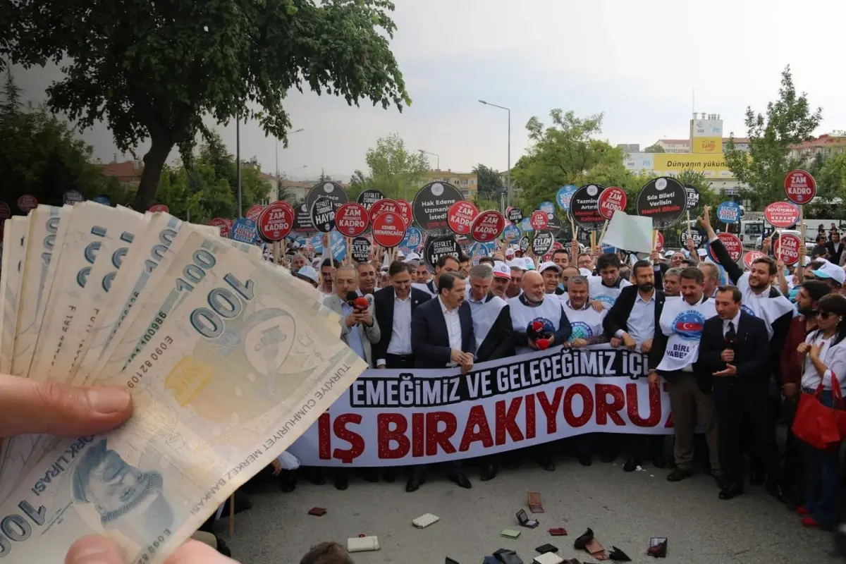 Kamuda toplu sözleşme müzakereleri durdu, memurlar pazartesi grev yapacak.