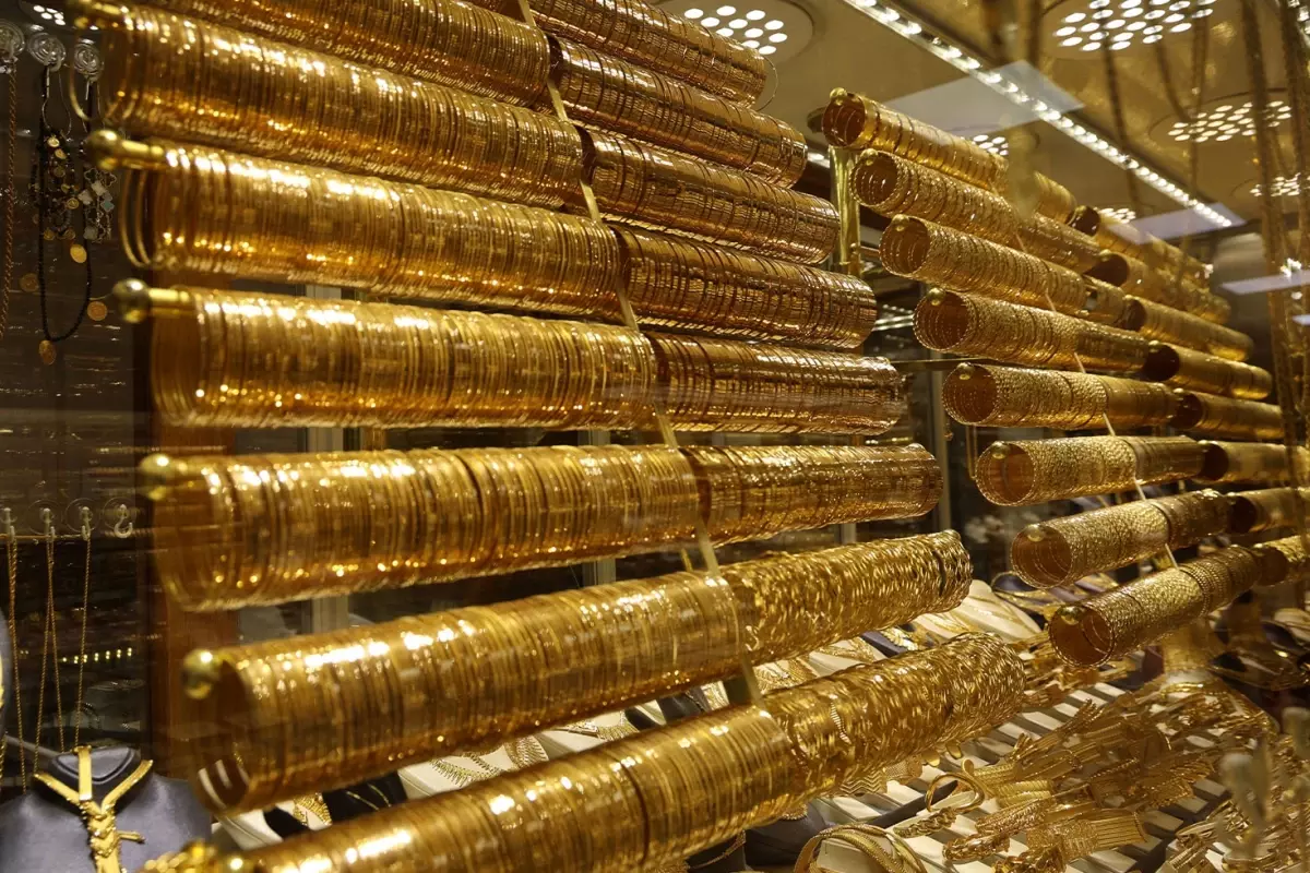 Kuyumcular, altının yıl sonunda 6 bin lira olacağını belirtti.