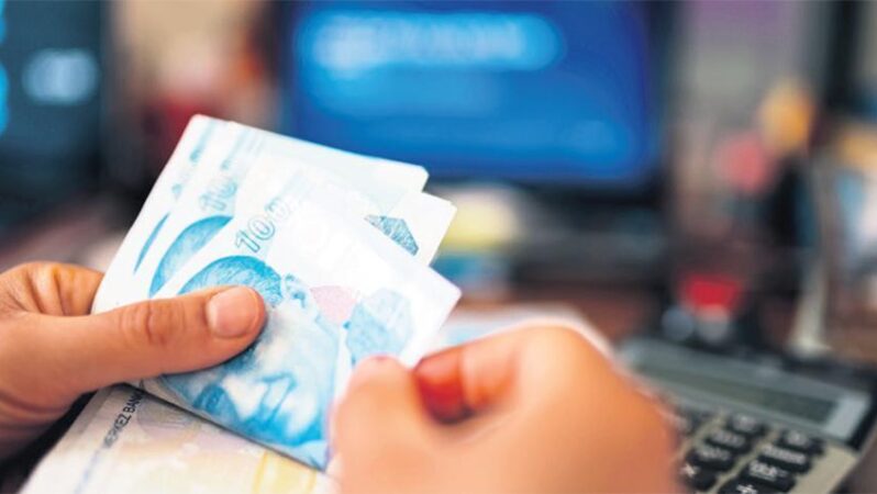 Memur zam oranı üzerine hakem heyeti çalışmalarını sürdürüyor.