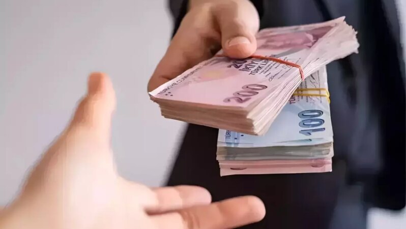 Memurlar ve emeklileri için toplu sözleşme süreci sürüyor.