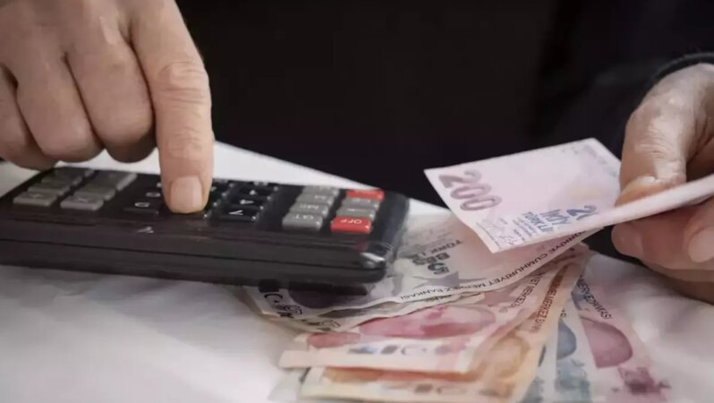 Milyonları etkileyecek: Emekliler için masada bulunan 2 zam senaryosu