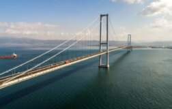 Osmangazi Köprüsü altından 64 metre ve daha yüksek gemilerin geçişine izin verilmedi.