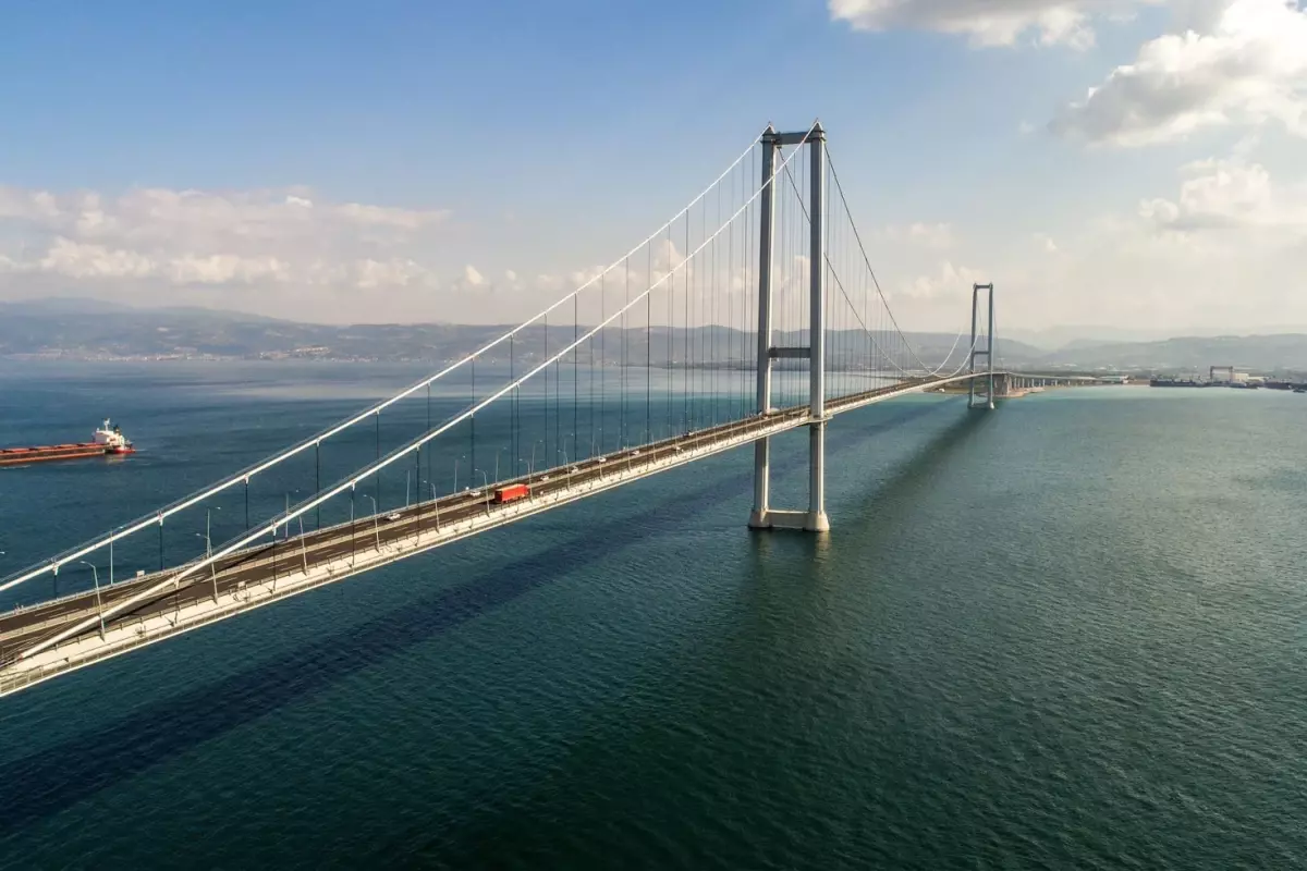 Osmangazi Köprüsü altından 64 metre ve daha yüksek gemilerin geçişine izin verilmedi.