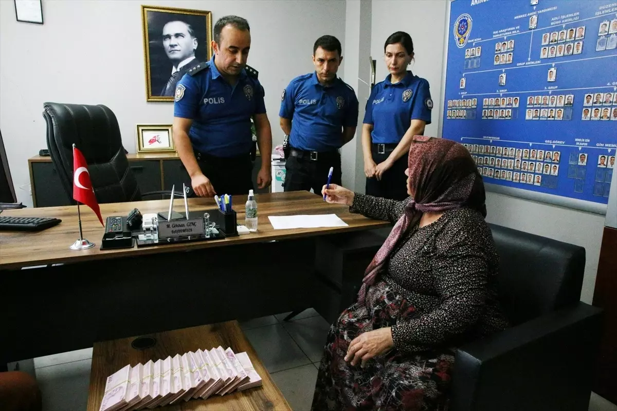 Sürpriz yapma isteğiyle annesini neredeyse bir servet kaybettiriyordu.