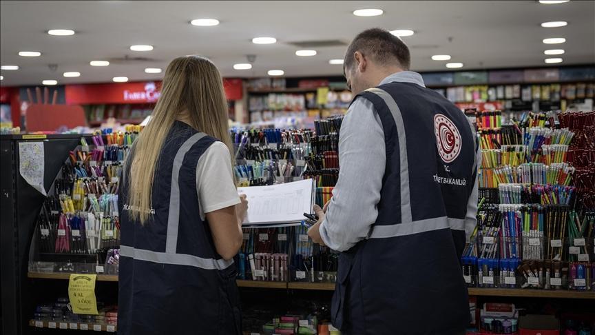 Ticaret Bakanlığı ekipleri, kırtasiye ve okul ürünlerini kontrol etti.
