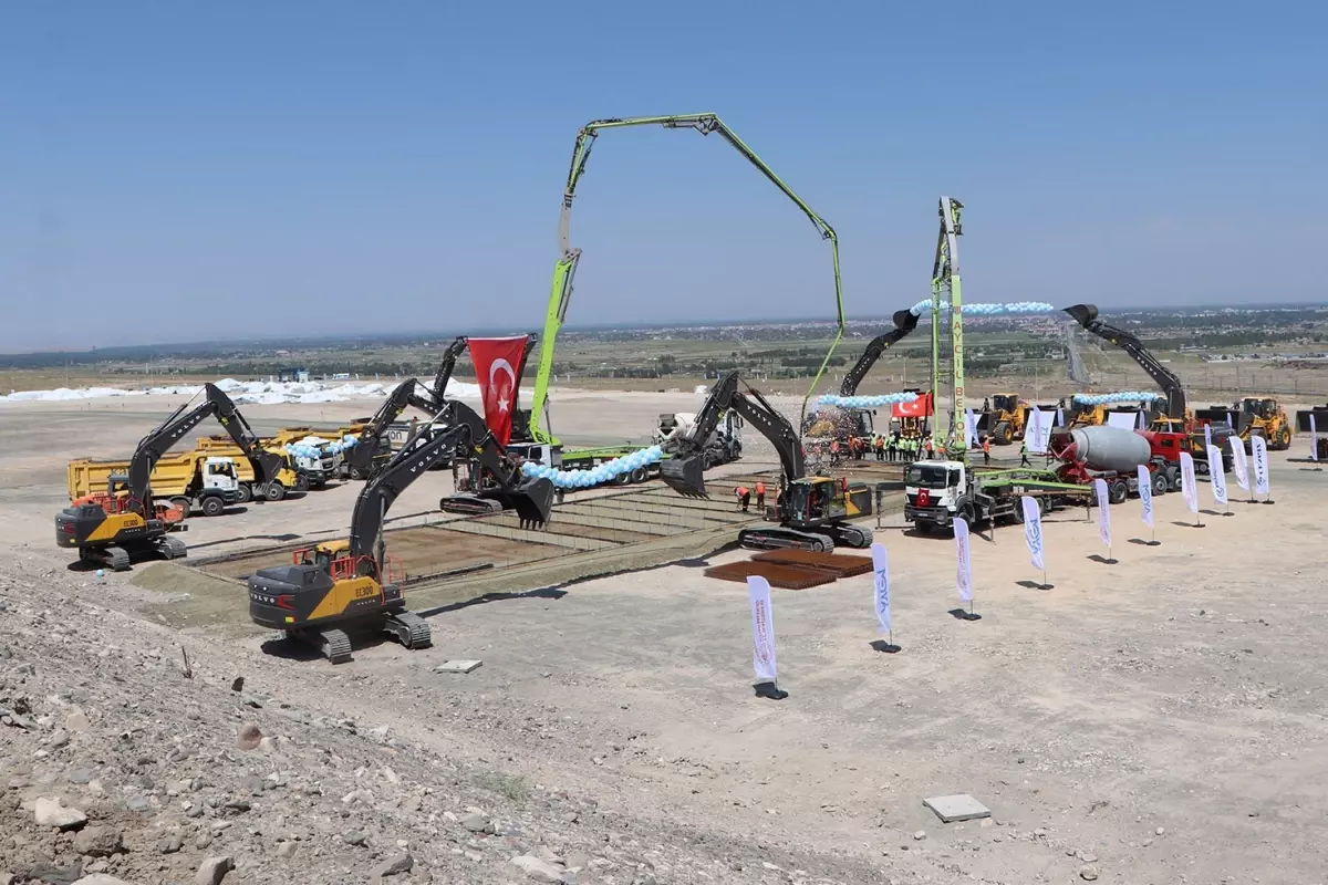 Zengezur Koridoru’nda önemli bir aşama: Kars-Iğdır-Aralık-Dilucu Demiryolu Hattı’nın temeli atıldı.