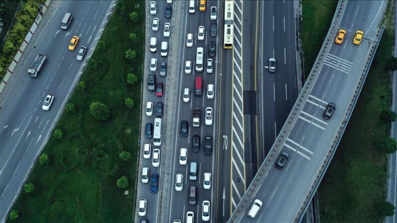 215 bin 130 aracın trafiğe kaydı gerçekleştirildi.