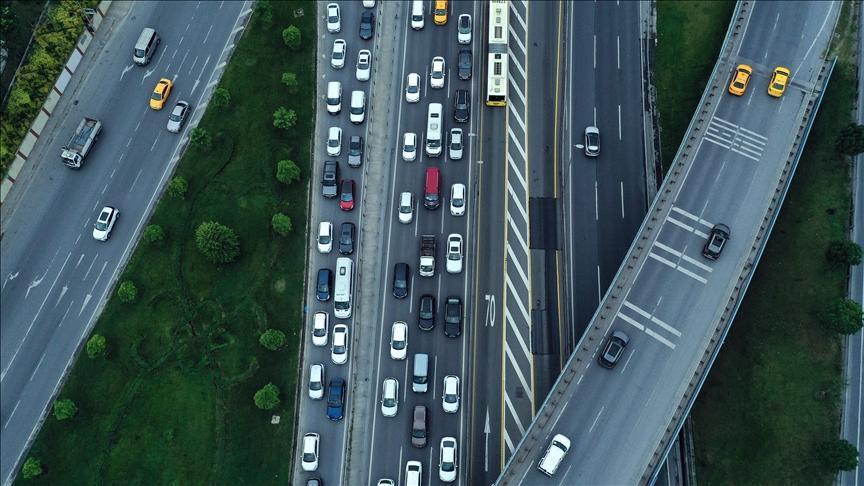 215 bin 130 aracın trafiğe kaydı gerçekleştirildi.