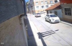 6 yaşındaki çocuk altın dolu kutuyu sokağa bıraktı, bulan kadın ortadan kayboldu.