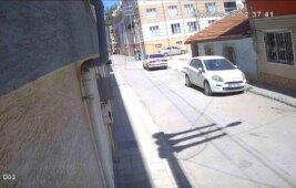 6 yaşındaki çocuk altın dolu kutuyu sokağa bıraktı, bulan kadın ortadan kayboldu.