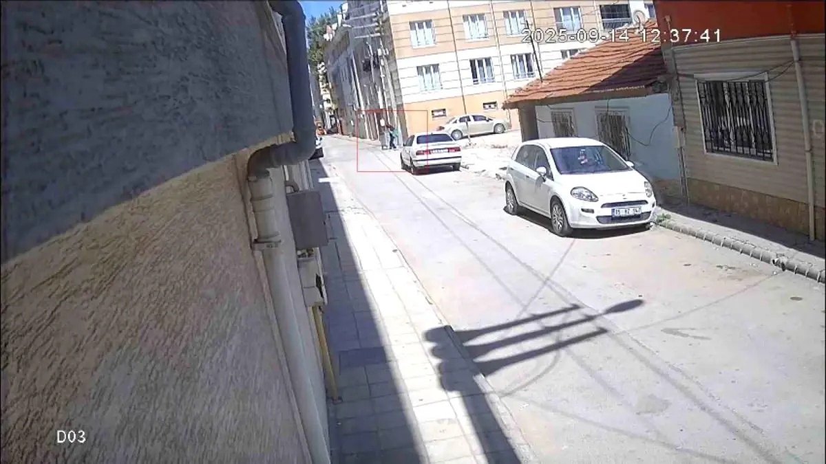6 yaşındaki çocuk altın dolu kutuyu sokağa bıraktı, bulan kadın ortadan kayboldu.