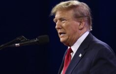 ABD Başkanı Donald Trump, yeni ürün kategorilerine dair tarifeleri duyurdu.