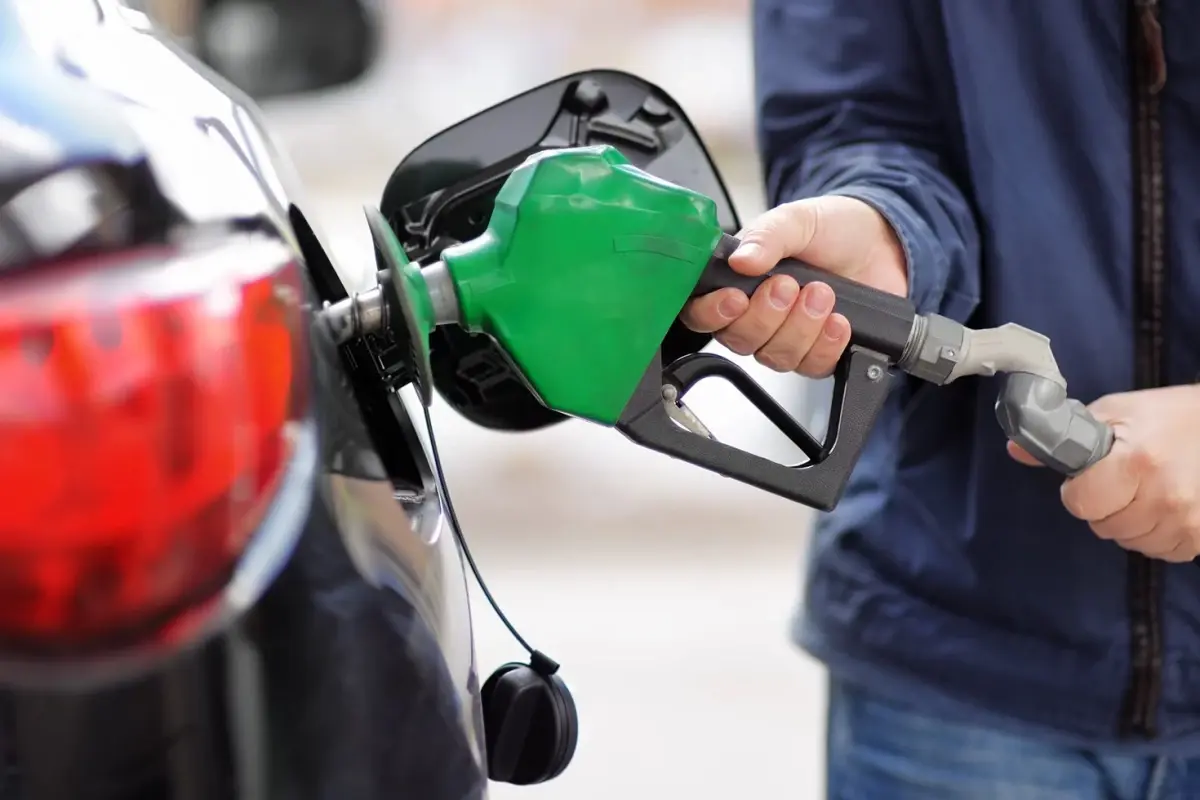 Araç sahipleri dikkat! Benzine 1 lira artış yapılıyor.