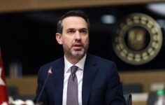 Bakan Bayraktar: “Güneş ve rüzgar yatırımlarımız 10 bin megavatı geçecek