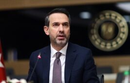 Bakan Bayraktar: “Güneş ve rüzgar yatırımlarımız 10 bin megavatı geçecek