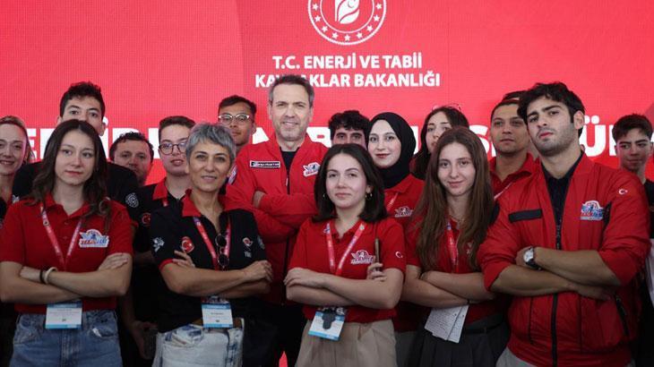 Bakan Bayraktar, Türkiye’nin nükleer geleceği için önemli olan TEKNOFEST gençliğiyle bir araya geldi!
