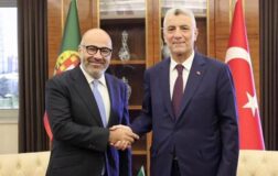 Bakan Bolat, Portekizli Bakan Miguel Pinto Luz ile bir araya geldi.