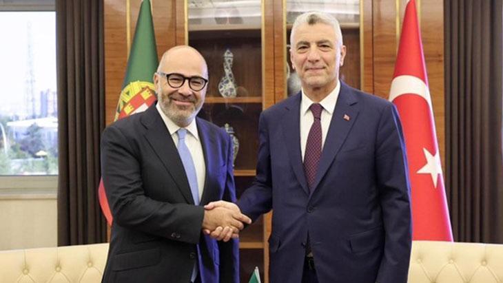 Bakan Bolat, Portekizli Bakan Miguel Pinto Luz ile bir araya geldi.