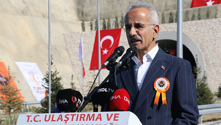 Bakan Uraloğlu: Hiçbir katkı sağlamayanlar, bizi gereksiz işlerle meşgul olmakla eleştiriyor.