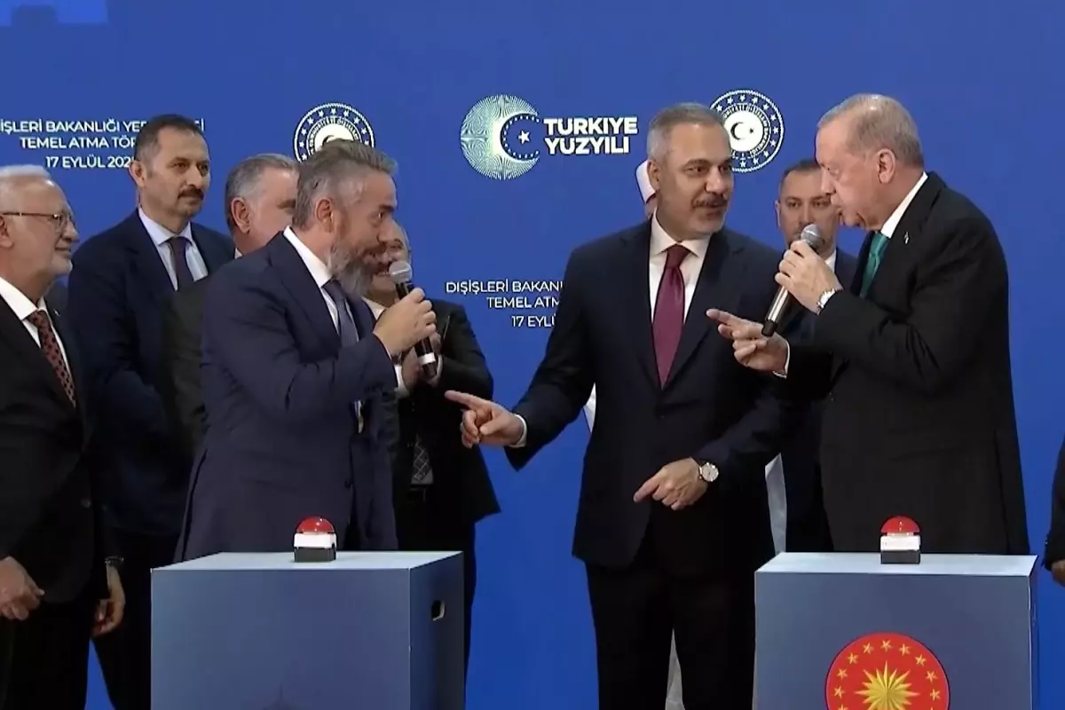 Cumhurbaşkanı Erdoğan’ın temel atma töreninde firma yetkilisini zor durumda bıraktığı anlar