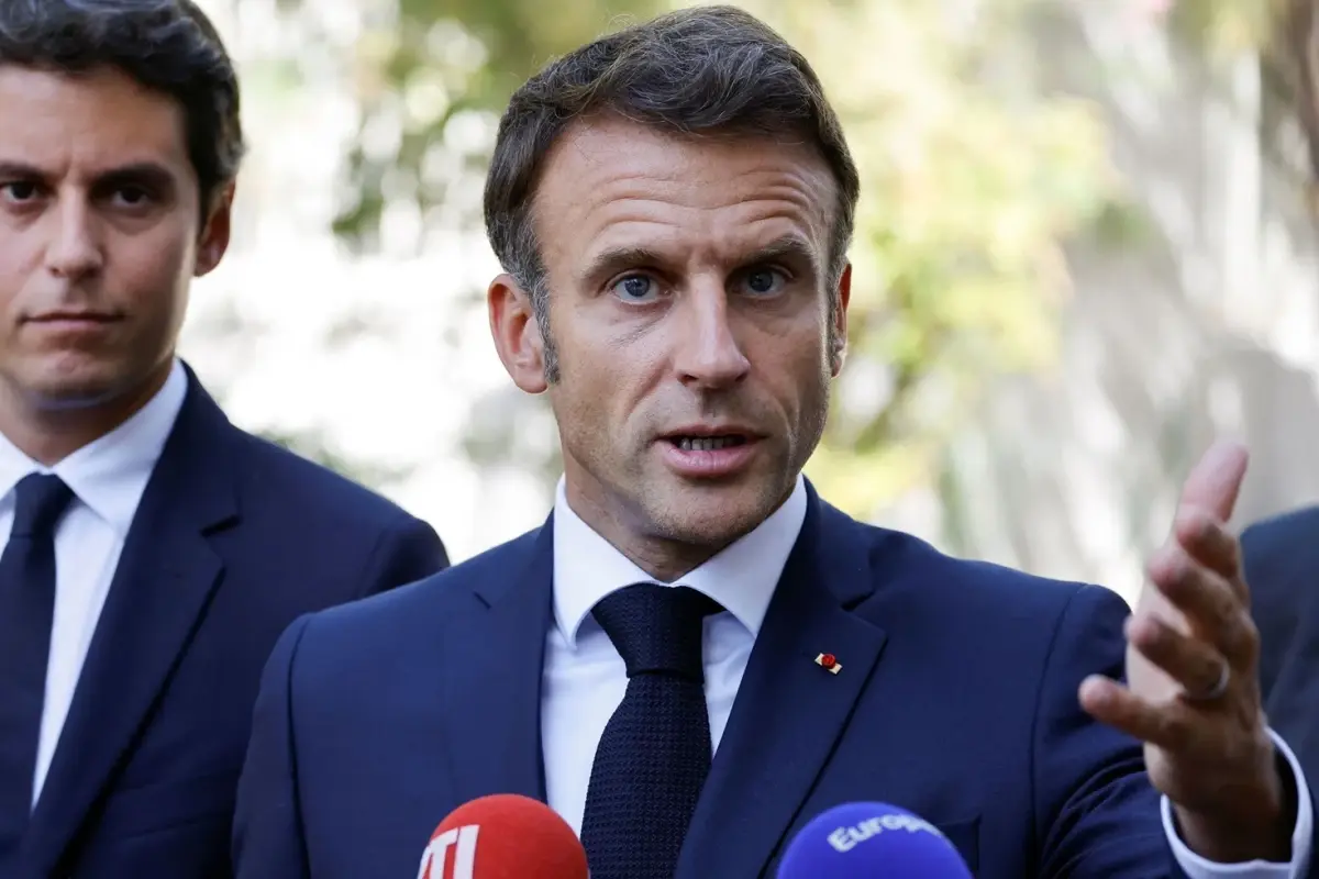 Fransa’da Macron’un koltuğu tehlikede! Görevden alınması için önerge sunuldu.