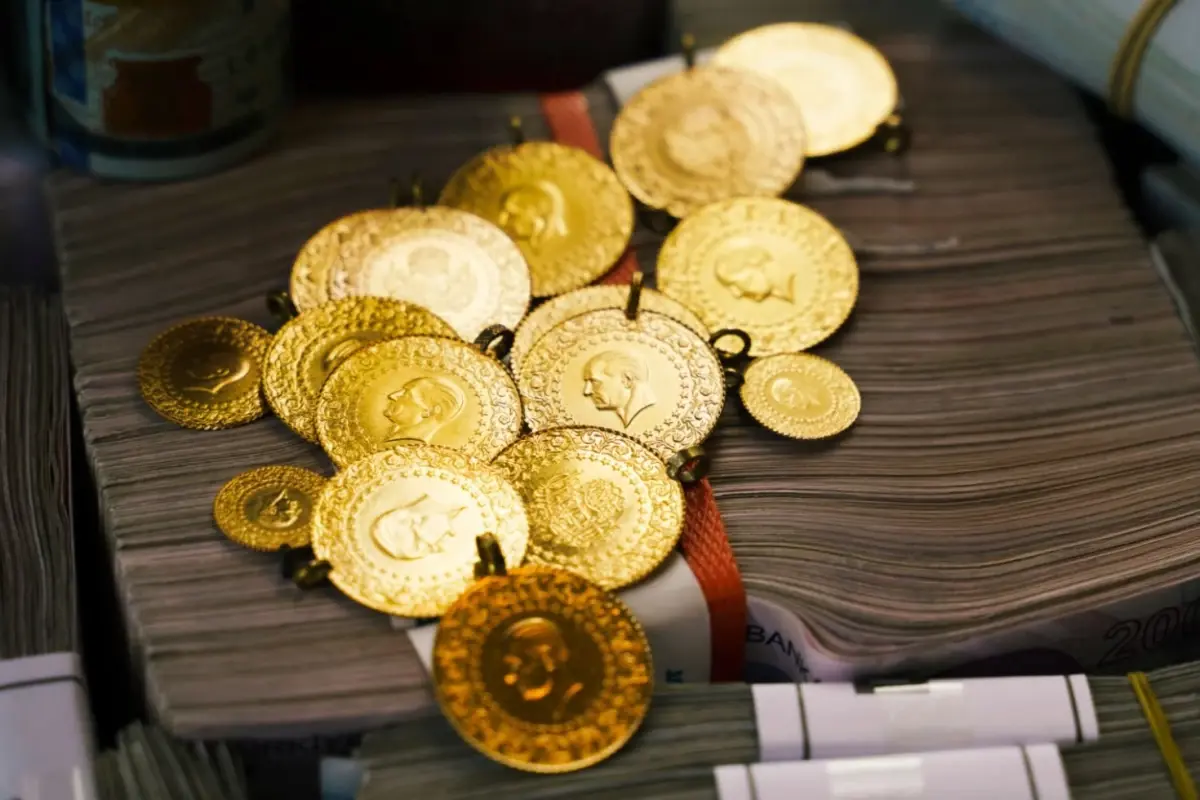 Gram altın 5000 TL’yi geçerek rekorunu tazeledi.