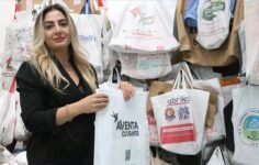 Kadın girişimci, ürettiği bez çantaları Avrupa ve Orta Doğu’ya satıyor.