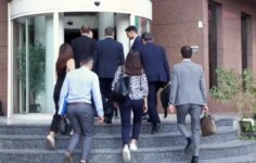 Kayyum heyeti, Can Holding binasına bu şekilde girdi