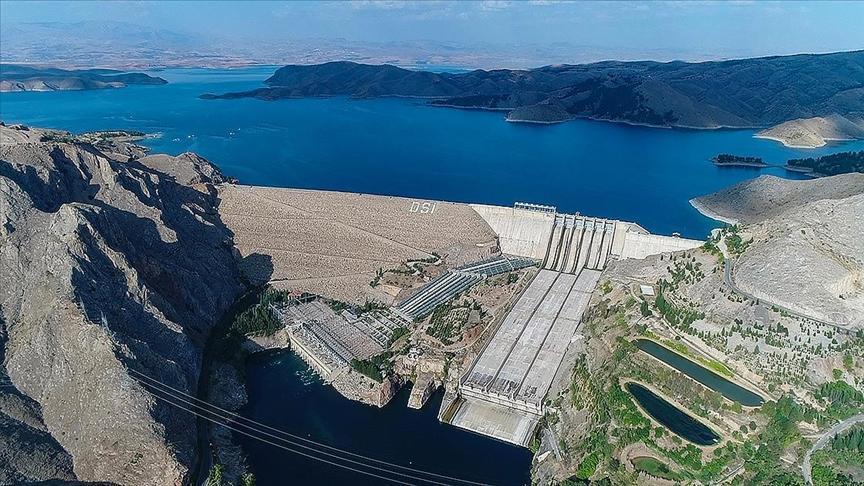 Keban Barajı, yarım asrı geride bırakarak Türkiye’nin hidroelektrik üretiminin yaklaşık yüzde 8’ini sağlıyor.