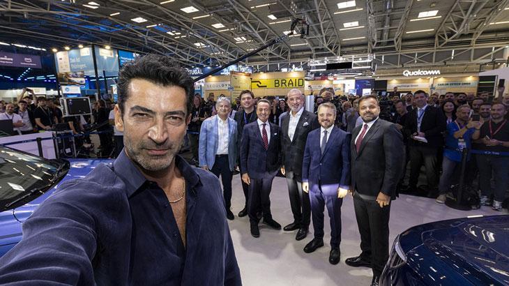 Kenan İmirzalıoğlu, Togg’un tanıtımında: Kendi arabamıza gururla bakmak büyük bir mutluluk.