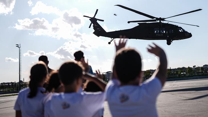 TEKNOFEST İstanbul’da 3. gün heyecanı! İlk kez helikopter deneyimi yaşadılar.