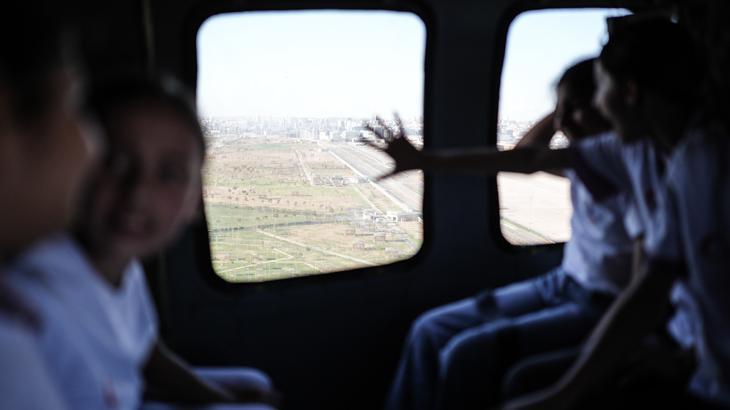 TEKNOFEST’te öğrenciler helikopter deneyimini ilk kez yaşadı.