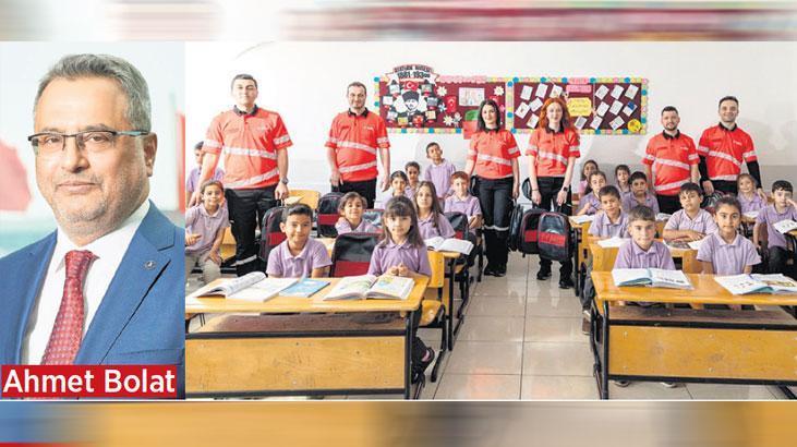 Uçak koltukları okul çantalarına çevrildi.