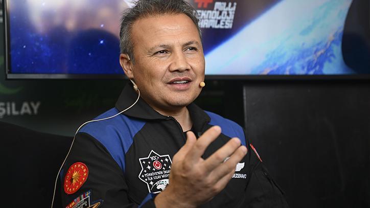 Yeşilay, TEKNOFEST’te Astronot Alper Gezeravcı ile röportaj gerçekleştirdi.