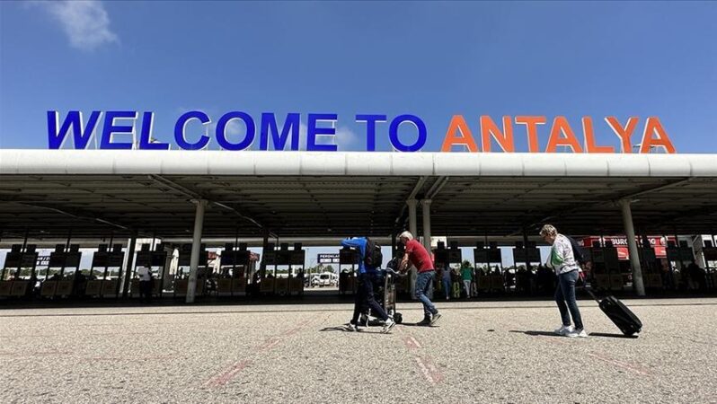 Antalya Havalimanı’na 77 metre yüksekliğinde yeni kontrol kulesi