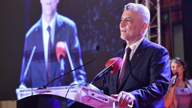 Bakan Bolat: Romanya ile savunma sanayiinde önemli bir işbirliğimiz bulunuyor. 1 Bakan Bolat: Romanya ile savunma sanayiinde önemli bir işbirliğimiz bulunuyor.