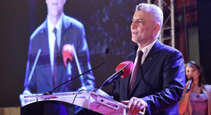Bakan Bolat: Romanya ile savunma sanayiinde önemli bir işbirliğimiz bulunuyor. 2 Bakan Bolat: Romanya ile savunma sanayiinde önemli bir işbirliğimiz bulunuyor.